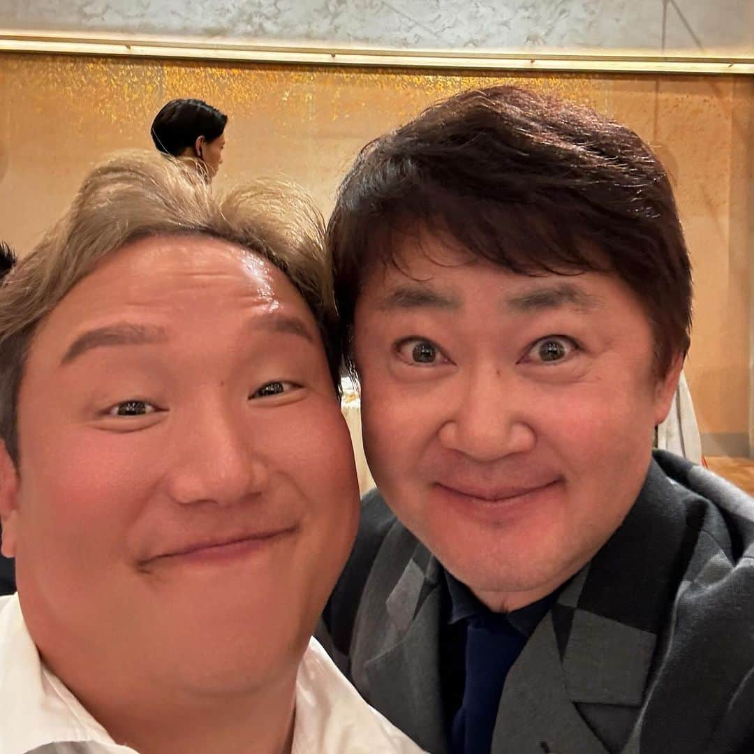 山岸久朗さんのインスタグラム写真 - (山岸久朗Instagram)「僕が弁護士なってうまれてはじめての法律相談をした人の誕生日パーティー行ってきた！おめでとうございます㊗️こんなけ長いおつきあいできて幸せ♡   自分が人生で参加した中で最も盛大な誕生日パーティーやった🥂✨  1枚目は、僕主役ちゃうのに僕のパーティーみたいに写真撮ったったん笑笑  #おはパーまであと4日  #happybirthday  #sorakuen #相楽園」11月14日 17時21分 - yamaben