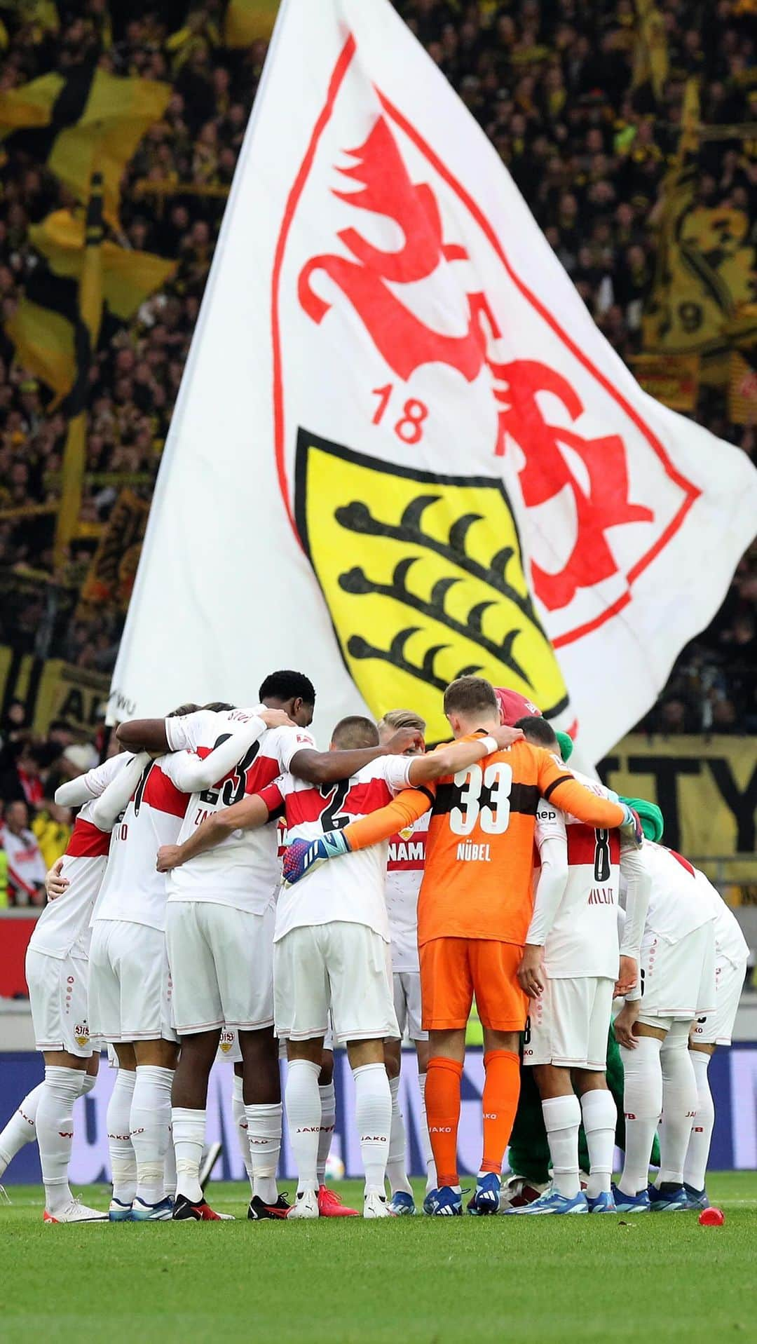 VfBシュトゥットガルトのインスタグラム：「📢 „Deeer ganze wilde Süüüden, …“ 🤍❤️ Hat einfach Spaß gemacht! 🥹   #VfB #VfBBVB #vfbstuttgart #vfbstuttgart1893 #auscannstatt #furchtlosundtreu #VfBInsta」