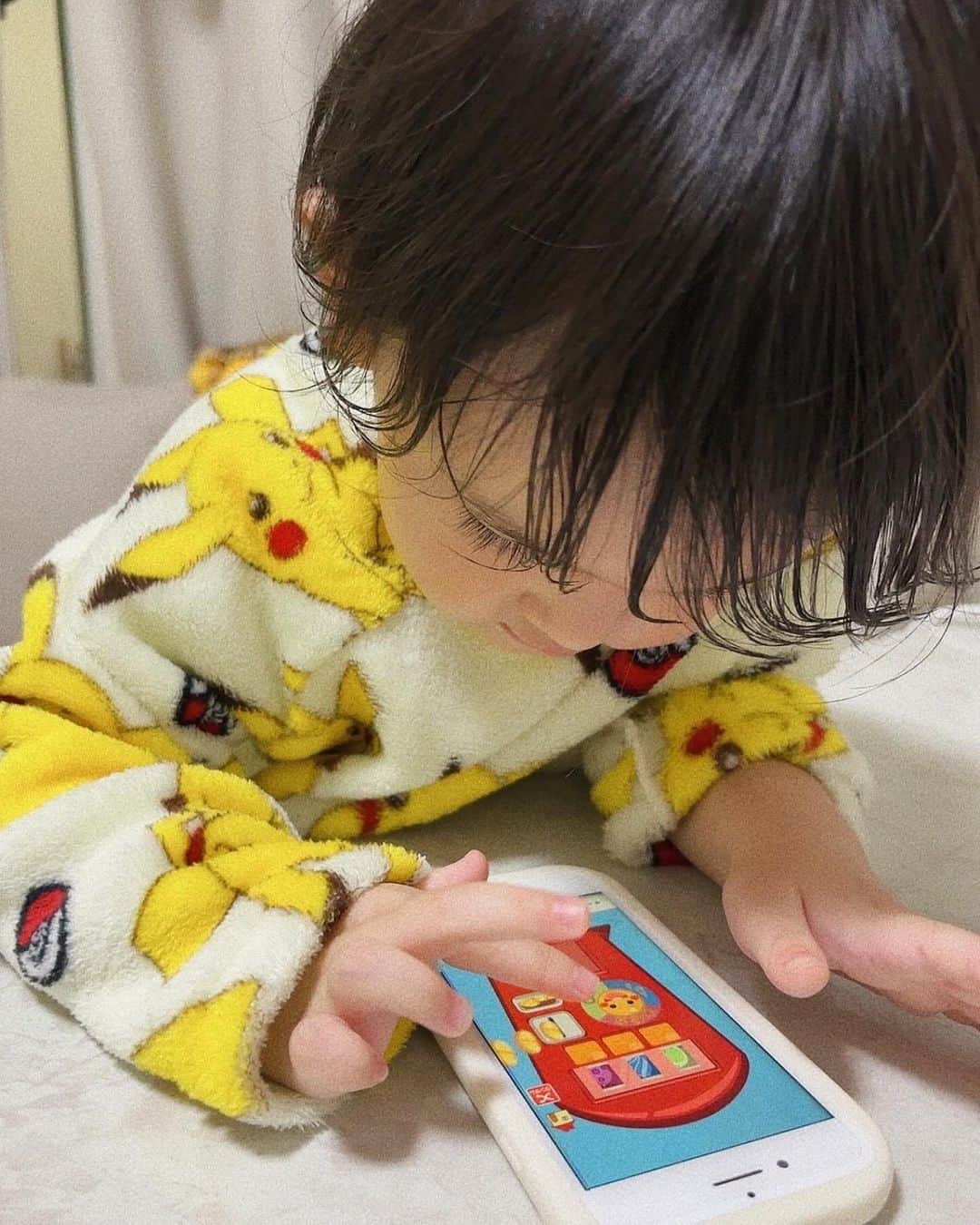 山田みみのインスタグラム：「. ⁡ 世代を越えて愛されるポケモン恐るべし… ⁡ ⁡ 私のポケモンデビューはリーフグリーンだったかな？ 従兄弟のお兄ちゃんに貰ったような… ⁡ リーフグリーン→エメラルド→パール →Y→シャイニングパール ⁡ ダイパが1番ハマった 弟と鬼のようにやり込んだ記憶💭💭 ⁡ ⁡ お嬢は古いけど私の影響で 短編のピカピカ星空キャンプとか おどるポケモンひみつ基地が大好き🫶🏻ww ⁡ ⁡ ⁡ ⁡ ⁡ ⁡ ⁡ #女の子ママ #赤ちゃんのいる生活 #ベビスタグラム #ママスタグラム #2歳 #公式たまひよグラマー #イヤイヤ期 #ポケモン」