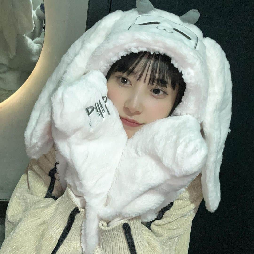まなこのインスタグラム：「あったかいよ〜  #셀카 #오오티디 #ootd #ボブ #黒髪 #옷스타그램 #bilibili #winter #冬コーデ」