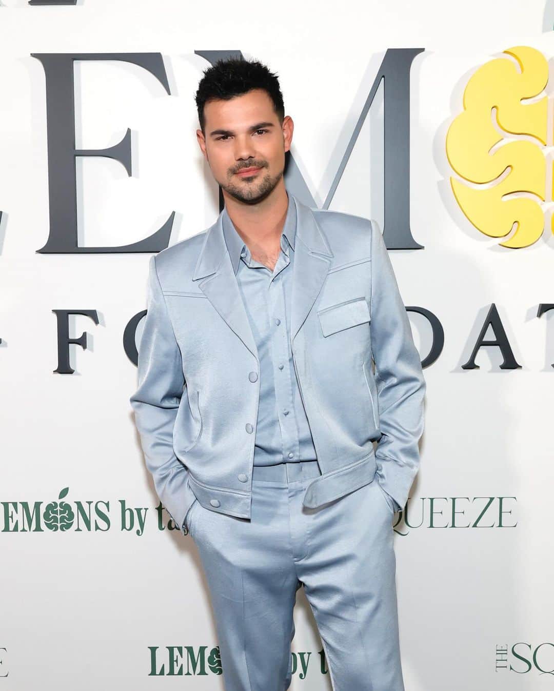 Just Jaredさんのインスタグラム写真 - (Just JaredInstagram)「Taylor Lautner and wife Tay Lautner celebrated their one-year wedding anniversary over the weekend by hosting the inaugural Lemons Foundation Gala to raise mental health awareness. More details on JustJared.com! #TaylorLautner #TayLautner Photos: Getty」11月14日 17時33分 - justjared
