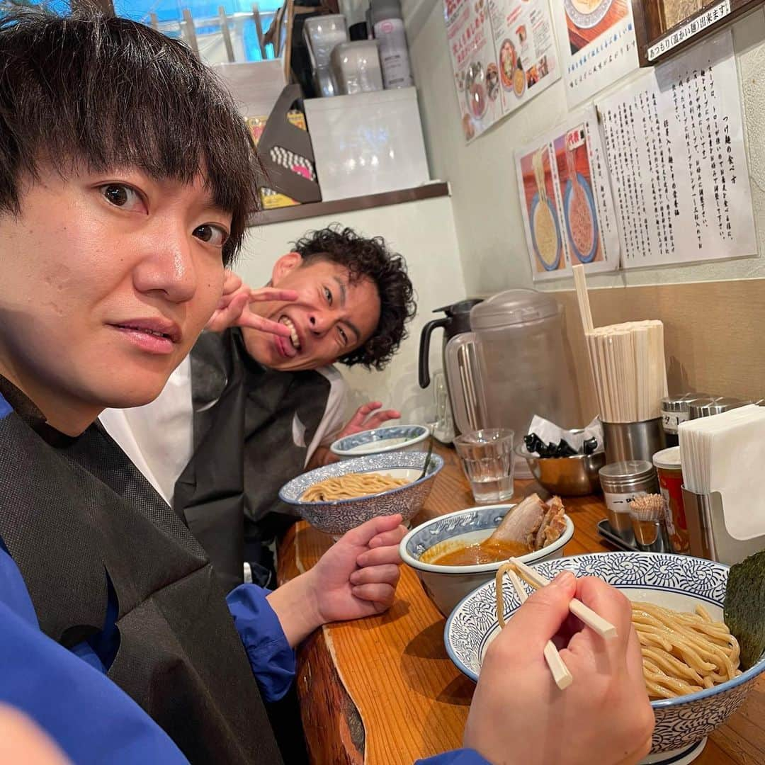 渡部おにぎりさんのインスタグラム写真 - (渡部おにぎりInstagram)「【マンモス】渋谷  ・つけ麺 味玉のせ  やばい！美味い！！ こってりスープにゆずがこれまた合いますね〜！！ ボリュームもあってかなり嬉しいお店だね！！ ご飯も置いて〜笑 さんだるさん！ごちそうさまでした😆🙇‍♀️  #飯テロ#グルメ#日本美食#全国美味いもの巡り#外食#東京グルメ#instafood#yuumy#金の国#渡部おにぎり #渋谷#渋谷グルメ#ラーメン#つけ麺」11月14日 17時52分 - watabe_onigiri