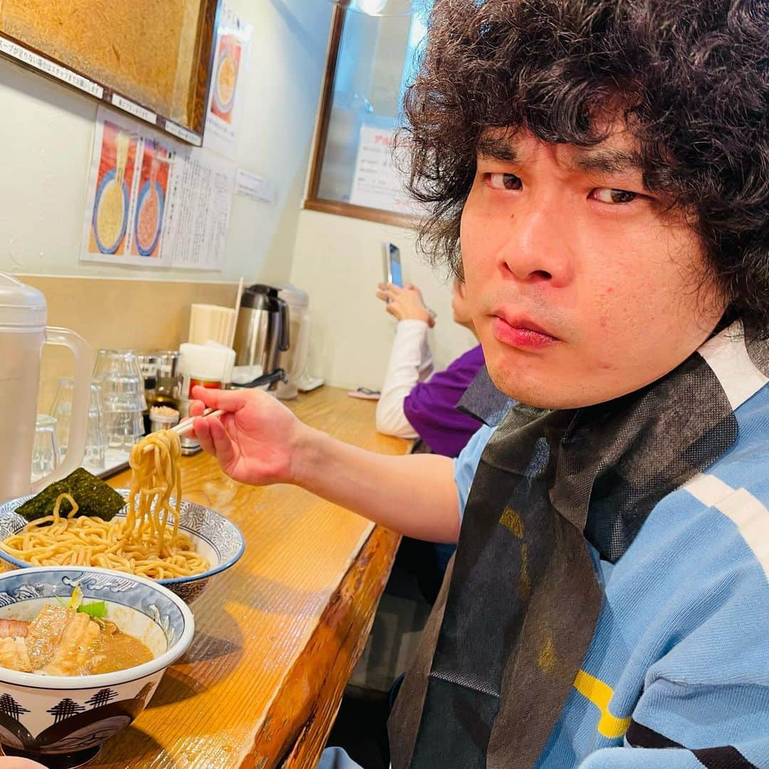 渡部おにぎりさんのインスタグラム写真 - (渡部おにぎりInstagram)「【マンモス】渋谷  ・つけ麺 味玉のせ  やばい！美味い！！ こってりスープにゆずがこれまた合いますね〜！！ ボリュームもあってかなり嬉しいお店だね！！ ご飯も置いて〜笑 さんだるさん！ごちそうさまでした😆🙇‍♀️  #飯テロ#グルメ#日本美食#全国美味いもの巡り#外食#東京グルメ#instafood#yuumy#金の国#渡部おにぎり #渋谷#渋谷グルメ#ラーメン#つけ麺」11月14日 17時52分 - watabe_onigiri