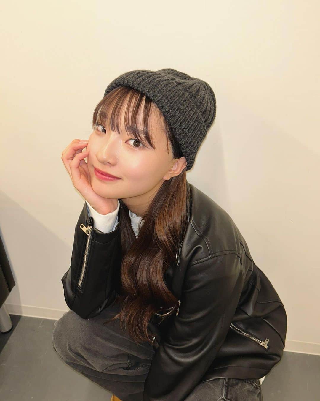 里仲菜月のインスタグラム：「ニット帽すきー？」