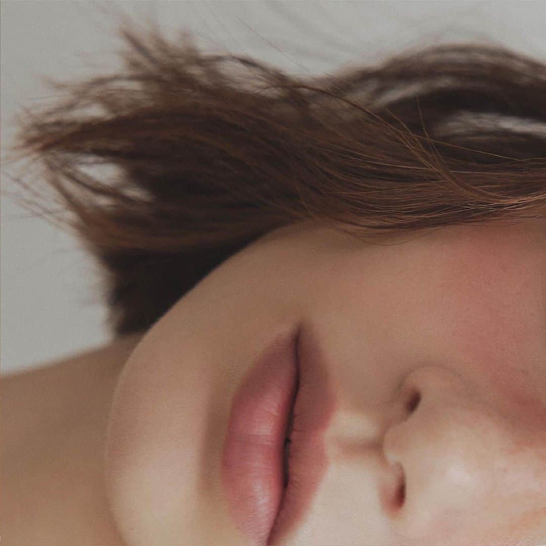 celvoke.jpのインスタグラム：「Celvoke 2023 Holiday Collection The Dignity of Renaissance  ルネサンスをテーマにした繊細な美しさと、品格を。 揺るがない輝きを放ち続ける自分であるために。  ⇒https://celvoke.com/page/Make/2023HolidayCollection/  #Celvoke #Holiday #Holidaycollection #2023holiday #セルヴォーク #ホリデー #ホリデーコレクション #2023ホリデー #クリスマス #コフレ #クリスマスコフレ」