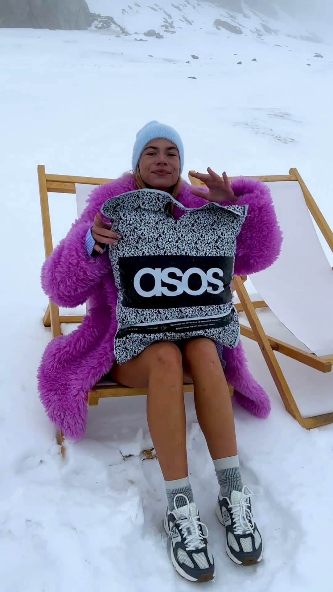 ASOSのインスタグラム：「Get 20% off ALMOST EVERYTHING 🤩 over on our app 📲 The Black Friday warm up is onnnnn ✨"」