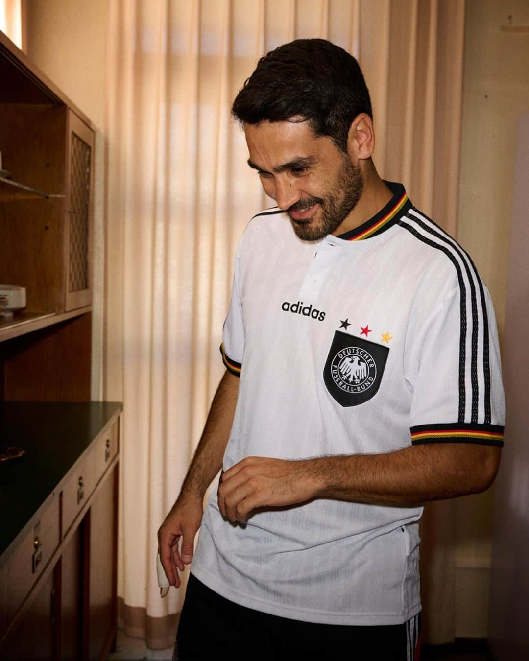 adidas Footballさんのインスタグラム写真 - (adidas FootballInstagram)「wow, so ✨ vintage ✨​ ​ Explore the adidas x @DFB_Team Originals Football Collection via our link in bio 🔗​  ​Entdecke die adidas x @DFB_Team Originals Football Kollektion über unseren link in der biografie 🔗」11月14日 18時00分 - adidasfootball