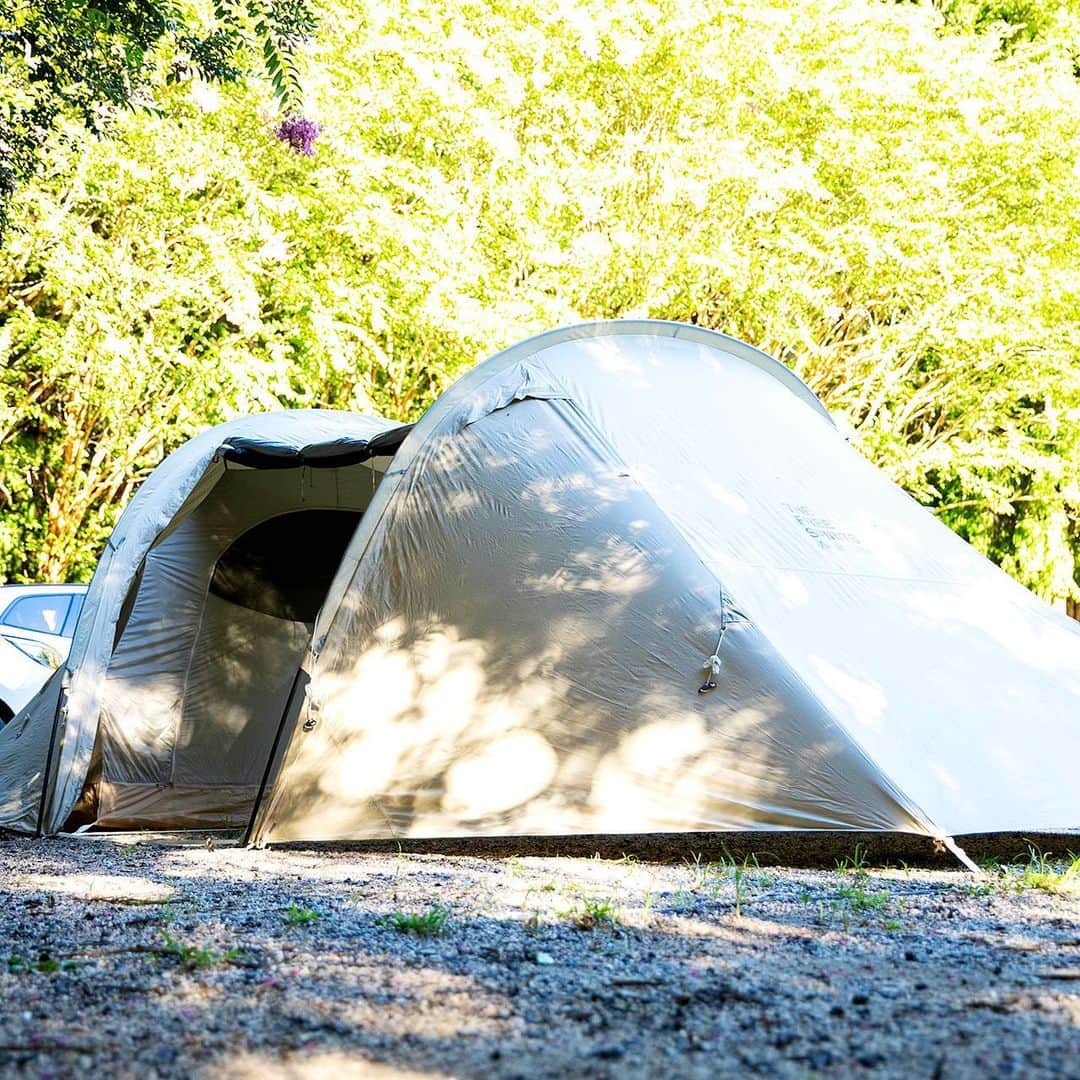 キャンプ情報サイト［ランタン］さんのインスタグラム写真 - (キャンプ情報サイト［ランタン］Instagram)「CAMP SMILE STYLE ／ カメヤマのクラシックランタンにゴールゼロを入れて、 特別な灯りを楽しむキャンプ ＼ いろんなキャンパーのキャンプスタイルを現地取材と一般キャンパーからの投稿で数多く掲載してます。 . . 詳しくは @lantern.camp webサイトをご覧ください . . #camp #camping #camplife #outdoor #travel #trip #lantern_smile #キャンプ #キャンプ用品 #アウトドア #テント #自然 #旅行 #キャンプ初心者 #キャンプ好きな人と繋がりたい #アウトドア好きな人と繋がりたい #camper #外遊び #キャンプスタイル #かぶとの森テラス #ファミリーキャンプ #ファミキャン #カメヤマローソク #カメヤマキャンドルハウス #ゴールゼロ #KOVEA #コベア #アルパインマスター」11月14日 18時02分 - lantern.camp