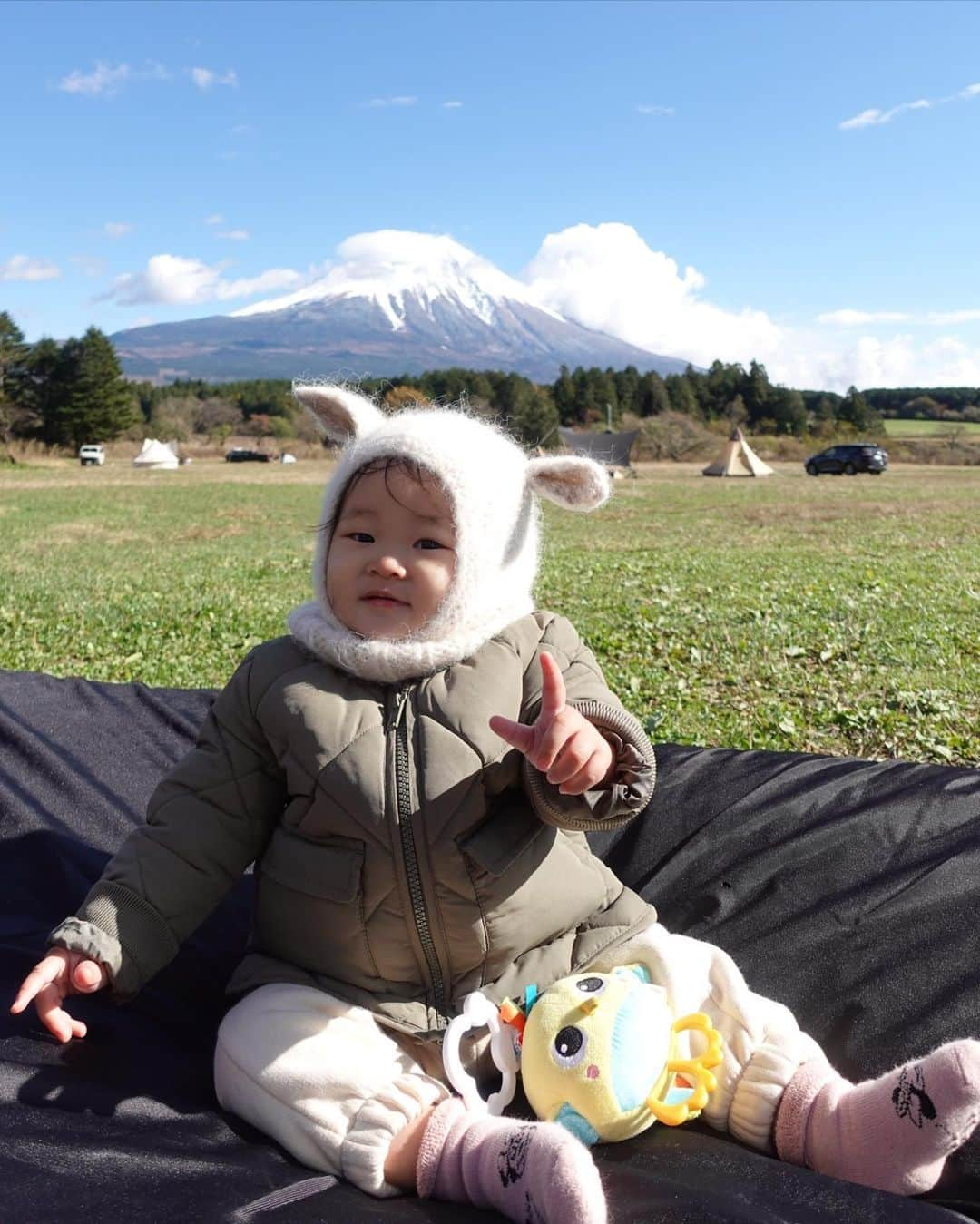 NANAMIさんのインスタグラム写真 - (NANAMIInstagram)「なんちゃんbirthdayふもとっぱらキャンプ🏕️ 寒さに怯えてたけど寒い中のお鍋が最高すぎた♡ 冬キャンプいけるかも🩵🩵☺️  専属シェフ今回も美味しいご飯たくさんありがとう🍴 @akn_spicysol   楽しかったね！ありがとう〜☺️🩵🤞 @ayakanamba  @udai_bro  @babyluminam   3ショットのるみの驚き顔がツボすぎる🤣 なんでそんなにびっくりしてるの🤣 #キャンプ　#キャンプ初心者　#ふもとっぱらキャンプ場　#ナナミキャンプ記録」11月14日 18時03分 - nanami023