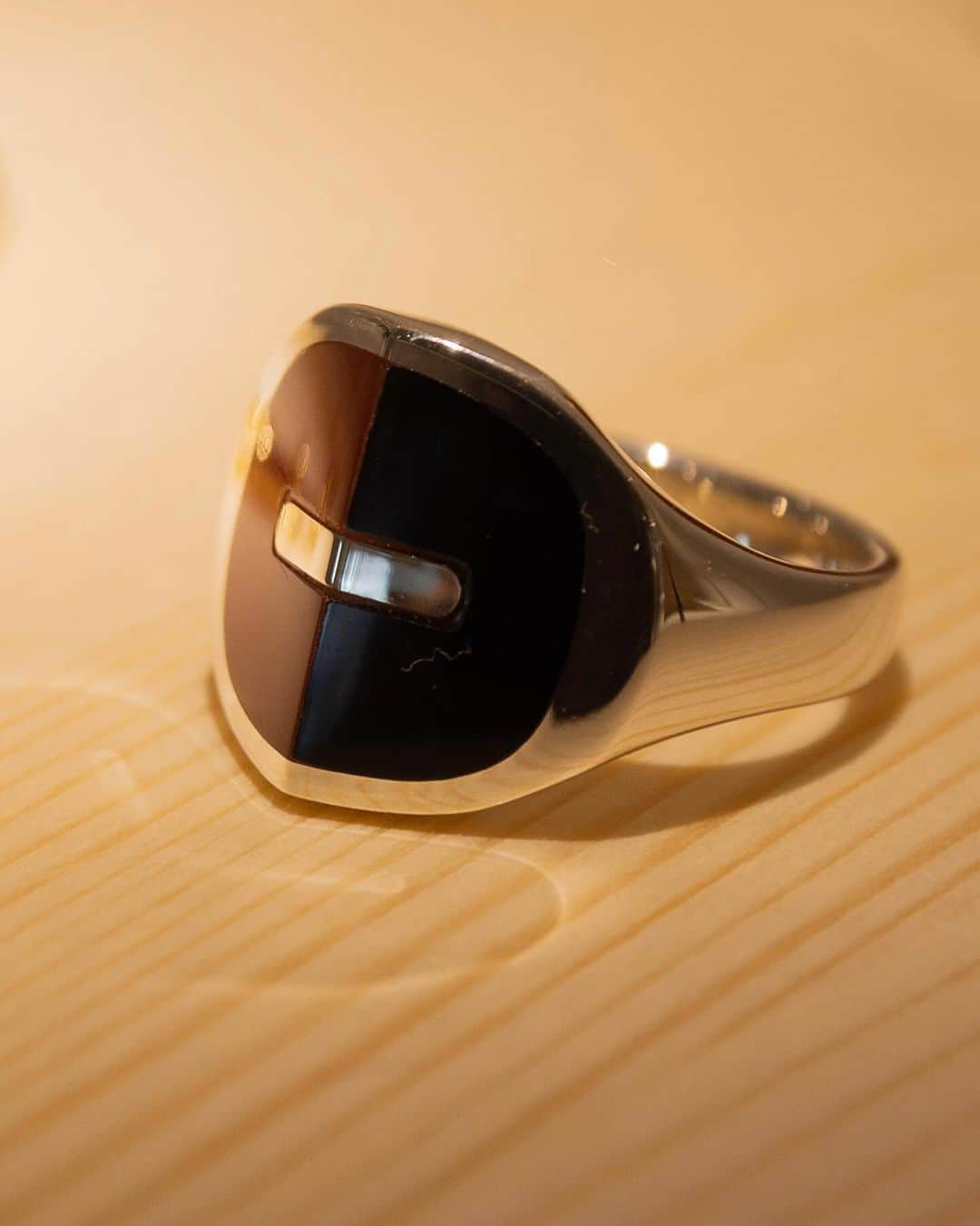 Hirotaka Jewelryのインスタグラム：「EQUINOX PYRAMID ONYX CARNELIAN RING #hirotakajewelry」
