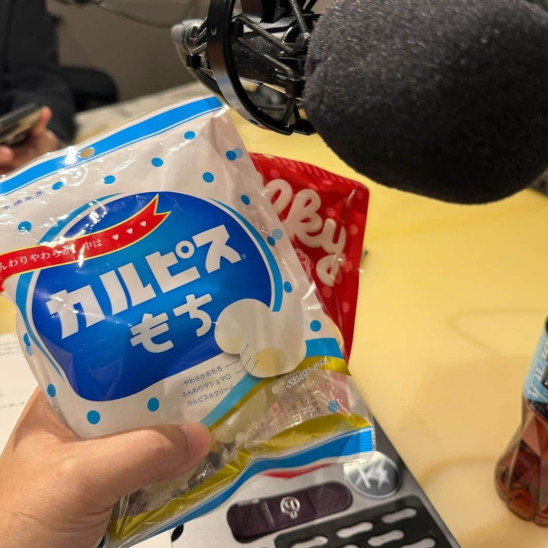 藤原ヒロシのインスタグラム：「ラジオでカルピスもち」