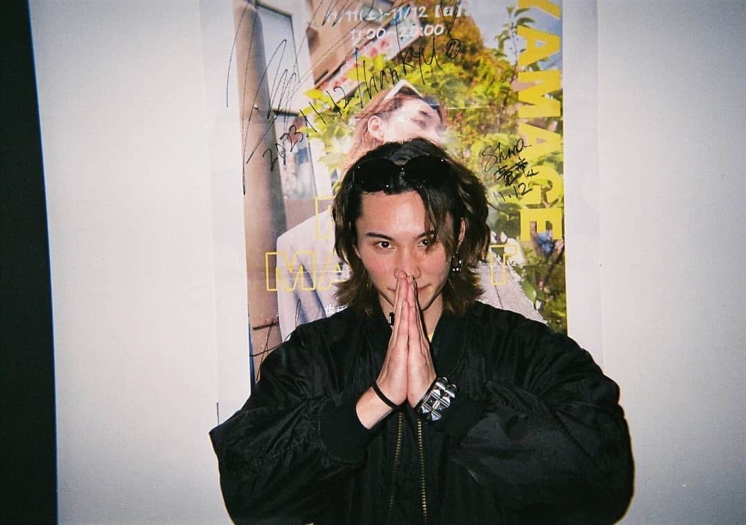のインスタグラム：「フリマ2日間改めてありがとうございました🙏 正直ここまで来ていただけると思ってなかったので心の底から嬉しかったです！ やっとみんなに会えた事が何よりいちばん嬉しかったです。 今回のフリマは色んな想いがあってやりました🙌 だからこそ来てくださった方、本当に感謝です。 ちょっとバタバタした部分もあったり、不備あったかもやけど、良いイベントになりました！ みんな服いっぱい着てください！🤩 そして1人じゃ絶対に今回のイベントできてないです。 @shuuto_asa @doutei725 @c2cvintage_sam 本当にありがとう🙇‍♀️ 絶対またやるんでお待ちしてます！ 最後に本当にありがとう！！！！」