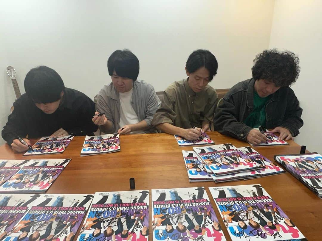 KANA-BOONさんのインスタグラム写真 - (KANA-BOONInstagram)「We have the exclusive with Kana-Boon autograph that we are doing for fusion magazine please check out our website for the change to get the autograph , exclusively only on fusion!! www.fusiontvmedia.com」11月14日 18時23分 - kanaboon_official_insta