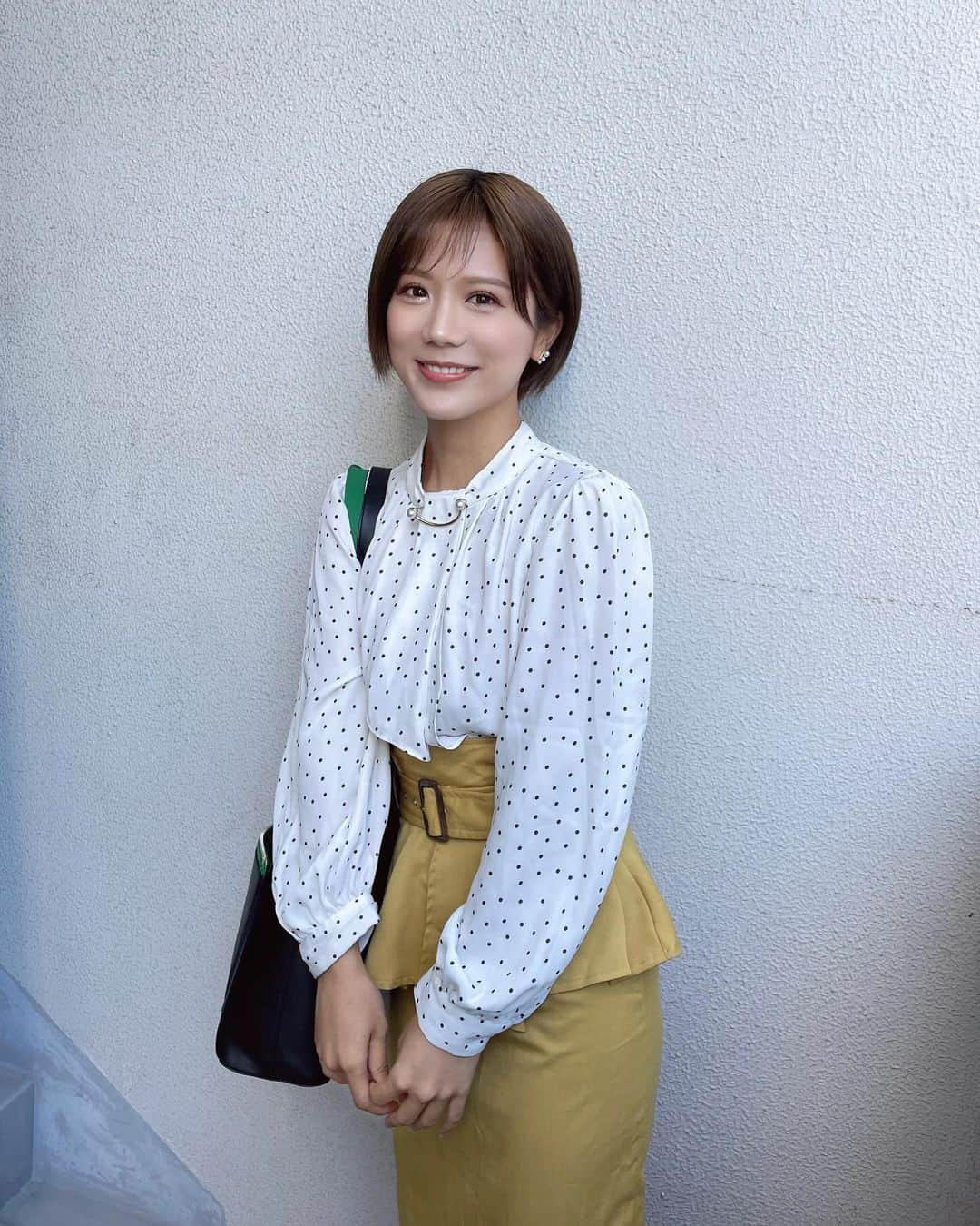 海江田麻貴のインスタグラム：「ㅤㅤㅤㅤㅤ ㅤㅤㅤㅤㅤ 💛 ㅤㅤㅤㅤㅤ ㅤㅤㅤㅤㅤ このまえお仕事行く前に事務所に寄ったとき マネネに撮ってもらいました📸 ㅤㅤㅤㅤㅤㅤㅤㅤㅤㅤ ㅤㅤㅤㅤㅤ ㅤㅤㅤㅤㅤ急いでメイクすると右涙袋だけ濃くなるのくせです ㅤㅤㅤㅤㅤ ㅤㅤㅤㅤㅤㅤㅤㅤㅤㅤ ㅤㅤㅤㅤㅤ ㅤㅤㅤㅤㅤㅤㅤㅤㅤㅤ  ㅤㅤㅤㅤㅤ  ㅤㅤㅤㅤㅤ#japanesegirl #日本女孩 #生放送 #生中継 #中継リポート #リポーター #女子アナコーデ #清楚コーデ」