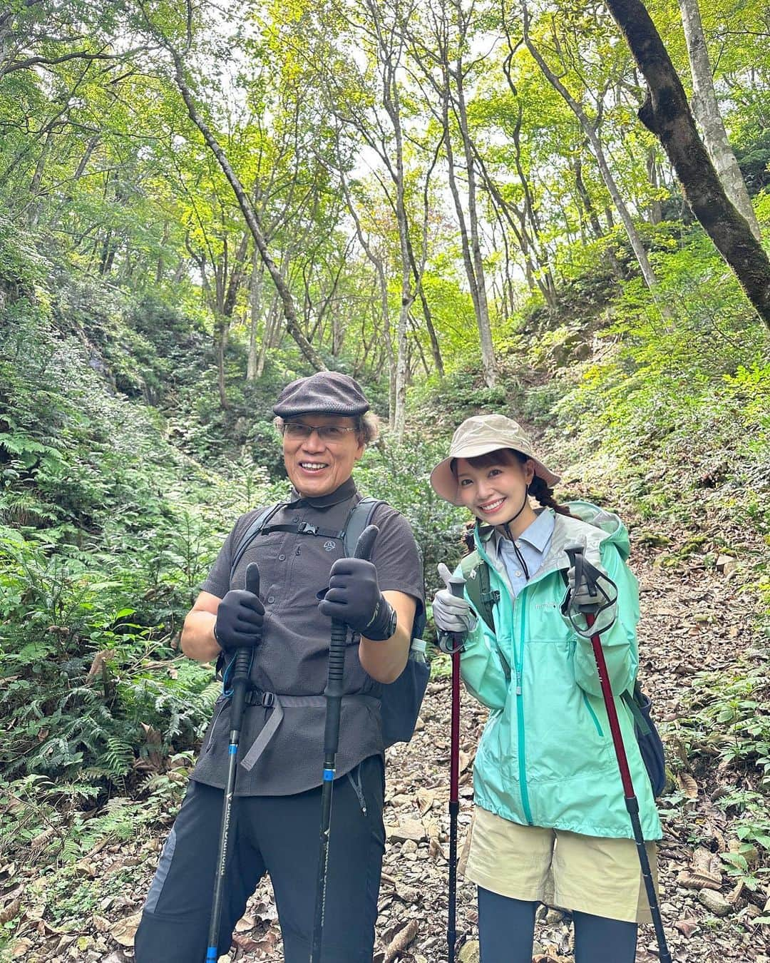 山根千佳さんのインスタグラム写真 - (山根千佳Instagram)「. . 明日の11月15日お昼12:20〜 NHK総合「にっぽん百低山」OA☀️  家族で大ファンの吉田類さんと 船通山に登ってきました！！！！！  (ずっと観ていた番組だったので 本当にお会いできて嬉しかったのです)  父の趣味が登山なので、 幼い頃は大山に一緒に登っていたのですが… 今回はかなり久しぶりの運動となりました。笑  スサノオノミコトが八岐大蛇を退治した 神話の舞台となっている場所！！！！  私もOAがすごく楽しみです🏃‍♂️  是非ご覧ください☺️  本日も大相撲ブログ更新します🌼 . . #吉田類 さん #にっぽん百低山 #nhk  #船通山 #船通山登山 #船通山山頂 #絶景  #登山 #登山女子 #登山好きな人と繋がりたい  #登山好き #山登り #山登り好きな人と繋がりたい  #登山コーデ #登山部 #山登り初心者 #山根千佳」11月14日 18時33分 - yamane_chika