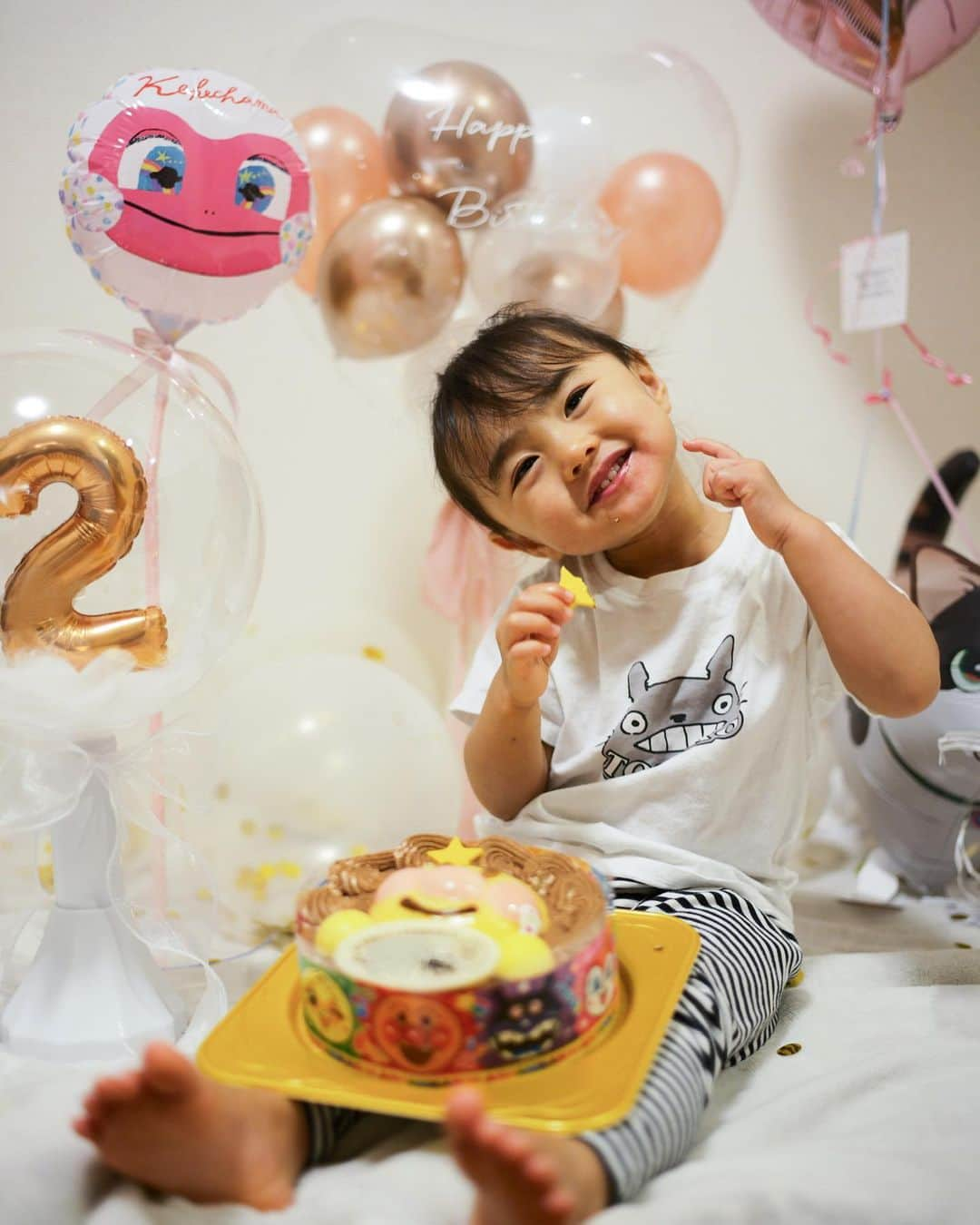 塩浦慎理さんのインスタグラム写真 - (塩浦慎理Instagram)「娘、2歳になりました✌🏻 赤ちゃんの頃がすでに懐かしくなり、日々の成長に追いつけないくらいです🥺  元気に育ってくれていてパパは嬉しいです！」11月14日 18時26分 - shinri_shioura