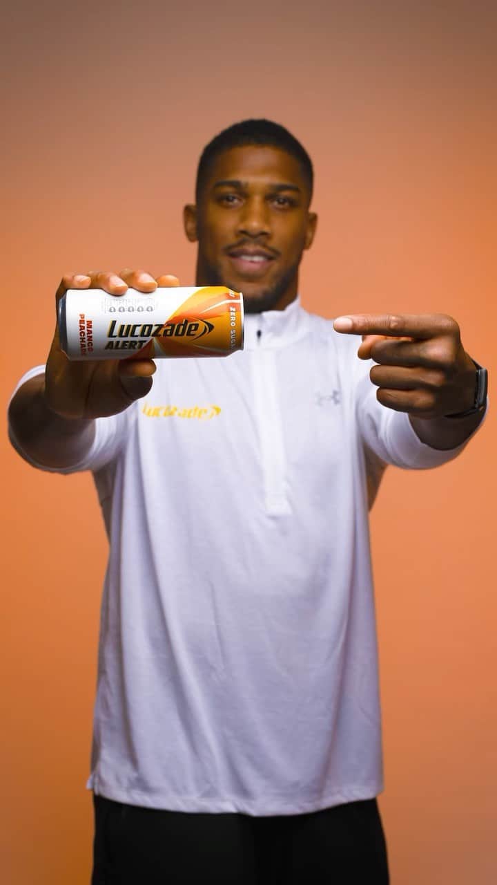 アンソニー・ジョシュアのインスタグラム：「@lucozade Alert ‼️ New Zero sugar with Vitamin B3 to help reduce tiredness #PleaseRecycle♻️」