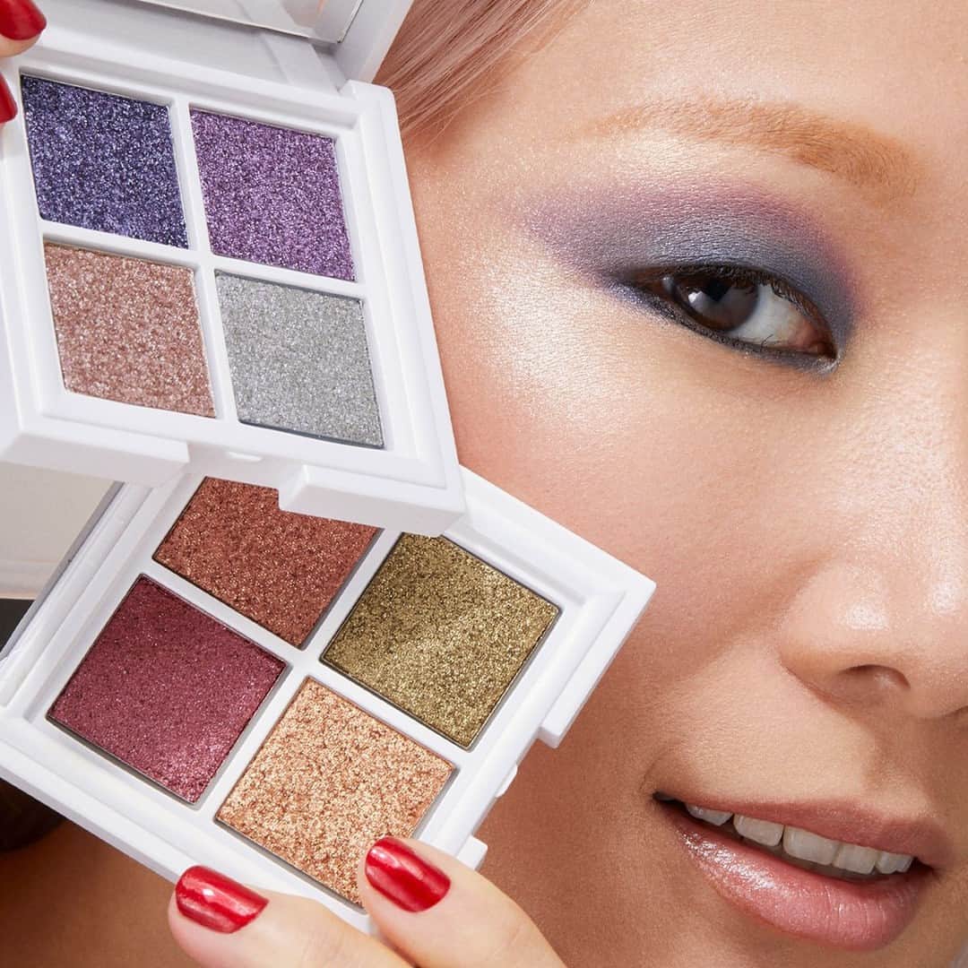 のインスタグラム：「Elevate your Monday look with magnetic eyes using the #KIKOHolidayPremiere Made To Shine Eyeshadow Palette 💫 It features 4 complementary shades with a stunning magnetic finish and show-stopping color payoff 🤩 ⁣ ⁣ 24h Lasting Foundation 02 - Setting Face Powder - Pearly Duo Face Highlighter 01 - Volume & Curl Mascara - Made To Shine Eyeshadow Palette 01, 02 - Glossy Lip Oil 01 - Metallic Nail Lacquer 03」