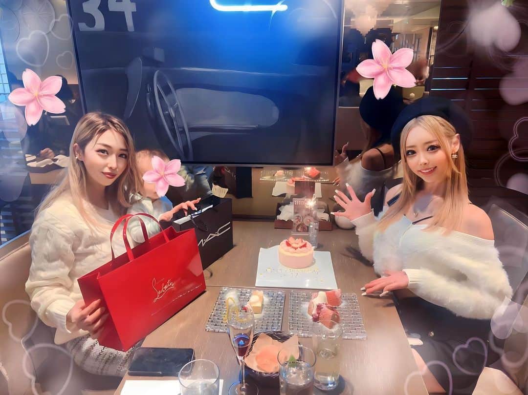 MIUのインスタグラム：「2023.11.13  birthday lunch🎂❤️ おたおめあいちゃん🥰💎🎂  知り合ってから7年くらいだねって話しててお互いそんな経ったことにびっくりしていた🥹🥹 また近々あそぼー🥰🥰🥰  💎💎HAPPY BIRTHDAY💎💎  -表参道Cafe & Dining ZelkovA-」