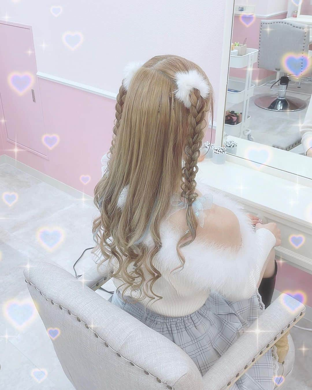 お茶の水うらんのインスタグラム：「秋葉原コットンさんの新店アニューさんで ヘアセットしていただきました꒰^ ̳> ·̫ < ̳^꒱  鬼かわいい🐻‍❄️🎀✨✨💕 ご指名は安定のりなさん🎀  #秋葉原 #ヘアメ #hairset」