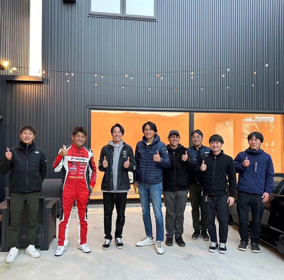 織戸学のインスタグラム：「@kazuki_madlane   素晴らしい世界観を 見せて頂きました。  ハンドMADEの Porsche935  オートサロンにて MAXORIDOブースの 隣で並んでます。  楽しみ  いやー 凄かった  最高の世界 最高のgarage  最高なりの❤️  #maxorido」