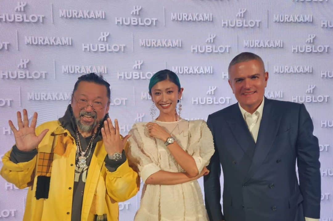 山田優さんのインスタグラム写真 - (山田優Instagram)「HUBLOT SAPPHIRE NIGHT   村上隆さんとの新作コラボや 希少なサファイア クリスタルモデルの展示は 見ているだけでうっとり😍  着用させていただいた “ワンクリック モノクローム スチール ダイヤモンド”は 文字盤を36個のダイヤモンドで囲ってあり その日の気分や洋服に合わせてストラップをワンクリックで変えられるの♡♡♡ お洒落で機能性があるの最高♡  @hublot  @hublot_japan  #Hublot  #ウブロ  #AD  #PR」11月14日 18時48分 - yu_yamada_