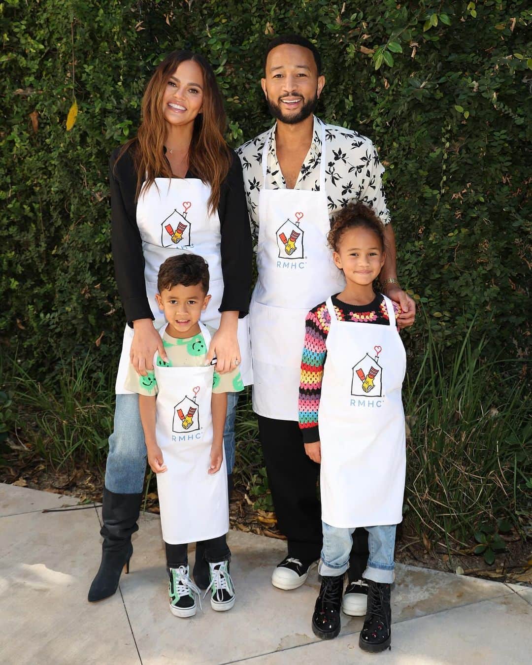 Just Jaredさんのインスタグラム写真 - (Just JaredInstagram)「Chrissy Teigen and John Legend brought their kids Luna and Miles to a day of giving back with the Ronald McDonald House Charities over the weekend and we have lots of photos! #ChrissyTeigen #JohnLegend Photos: Jerritt Clark for Getty Images」11月15日 5時43分 - justjared