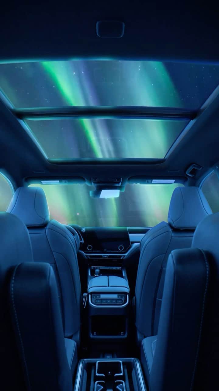 Lexus USAのインスタグラム：「Third-row views. Which one would you like to experience through the panorama glass roof of the #LexusTX?」