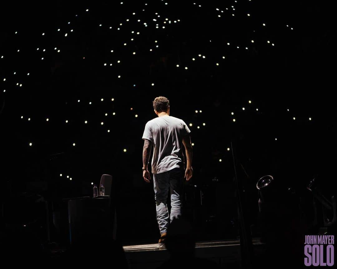 ジョン・メイヤーさんのインスタグラム写真 - (ジョン・メイヤーInstagram)「Los Angeles, CA - the perfect end to the Solo tour. Everything felt like the best version of itself, all the way down to a gender reveal by way of song choice, proving that I can only plan so much by writing a set list. Thank you to everyone who came out to these shows. What started as an idea for a new way to present music turned into a new way to interact with an audience, and that’s because of your kindness, your enthusiasm, and your participation. Together we turned arenas into living rooms, and stage banter into mini games. I will take the spirit of these shows forward with me. Thank you. ♥️」11月15日 4時19分 - johnmayer