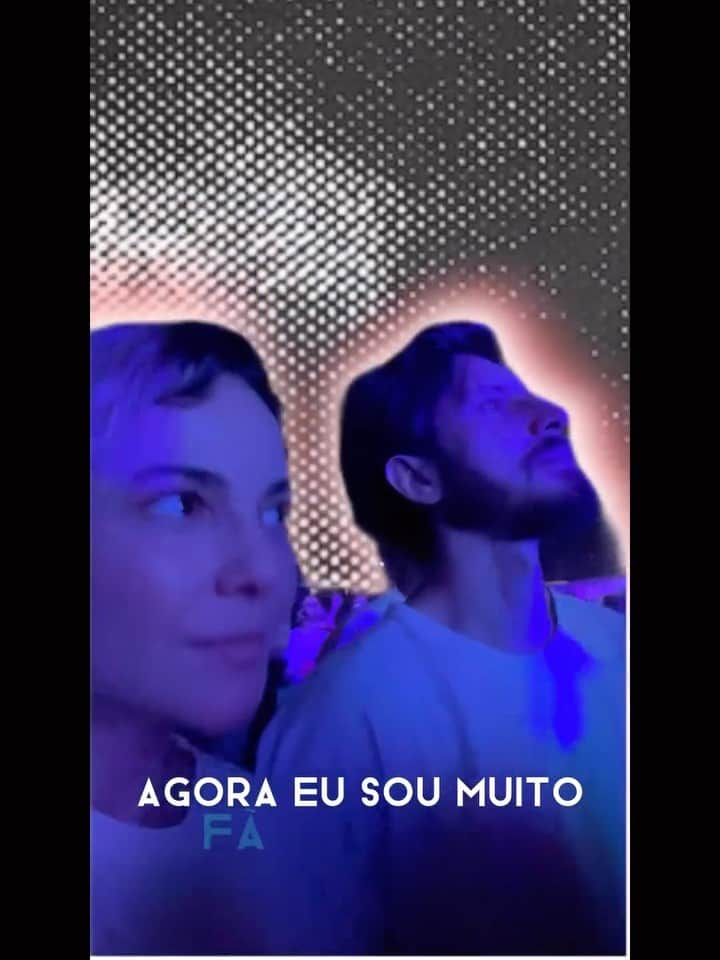 Tainá Müllerのインスタグラム：「Aproveitando que meu filho ainda não tem redes sociais pra passar vergonha com a mamain gen y-millenial, conto aqui pra vcs como foi o show do Rédi Hóti.  Aliás, qual o seu Rédi Hóti favorito?  Como vocês podem ver, eu sou CA-DE-LI-NHA do Frusciante. Tipo de gritar quando ele aparece. Desde os meus 17.  Obrigada @maranatacci pelo convite ❤️  #RédiHóti #redhotchillipeppers」