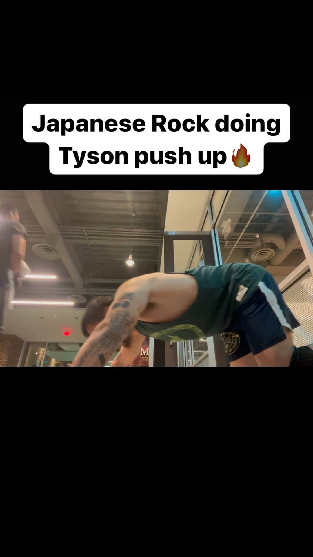 樋高リオのインスタグラム：「Japanese Rock doing Tyson push up」