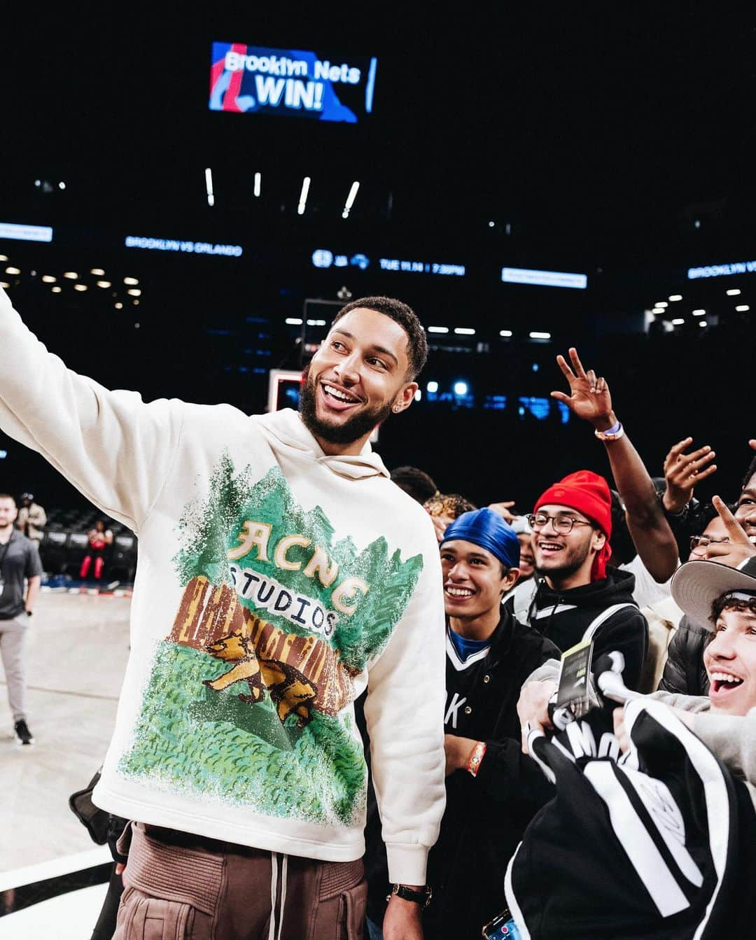 Brooklyn Netsさんのインスタグラム写真 - (Brooklyn NetsInstagram)「Work hard, play hard 😤  Over the past few weeks, participants from @goodshepherdnyc in this year’s RISE x Ben Simmons Leadership Program have been working hard to develop interpersonal skills, and learn about how they can make a positive #impact on their community.   On Sunday, they enjoyed some fun at the Nets game with Ben!  #BSFF #RISEtoWin #DoMore #Leadership #mentorshipmatters #selfietime」11月15日 4時48分 - brooklynnets