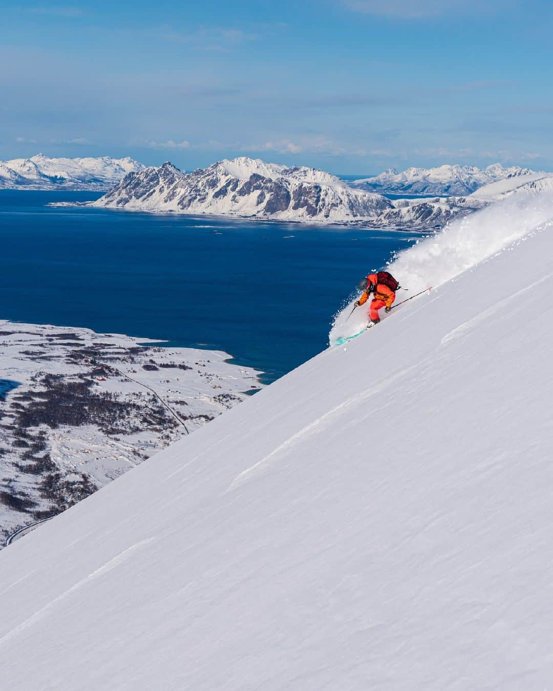 オスプレーさんのインスタグラム写真 - (オスプレーInstagram)「Innovation meets exploration. Soelden | Sopris Pro provides intuitive access to avy gear, expert fit, and energy-saving lightweight features.   Featuring the lighter and more compact Alpride E2 Airbag System, a dedicated avalanche safety kit pocket, as well as integrated helmet carry and ski/snowboard attachment points – Soelden | Sopris Po allows you to move in the backcountry with confidence.   #OspreyPacks」11月15日 4時49分 - ospreypacks