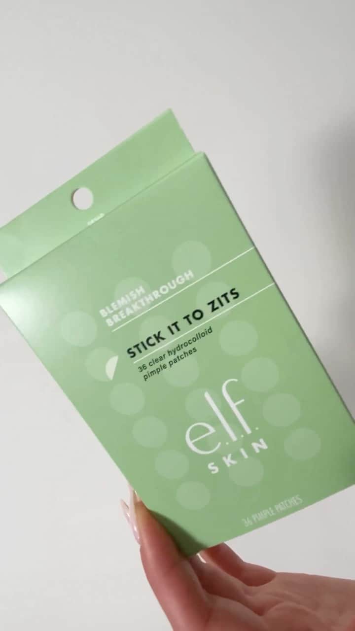 e.l.f.のインスタグラム：「Zits about to get real! 😱 Our ✨NEW✨ Blemish Breakthrough Stick It To Zits pimple patches fight active breakouts like a pro! 👊  Why you’ll love them: 💚 Clear hydrocolloid patches  👋 Visibly reduces & extracts impurities 🌟 Protects skin for faster healing 🤑 36 patches for ONLY $8!  How to use: 1️⃣ Cleanse & dry affected area 2️⃣ Apply & follow with skincare or makeup 3️⃣ Remove after 6-8 hours  AVAILABLE NOW on elfskin.com 🙌 (For US residents only 🇺🇸)   COMING SOON: 🎯 @targetstyle online later this year & in-store early 2024 ❤️ @cvspharmacy online & in-store early 2024 📦 @amazon later this year   #elfskin #elfingamazing #eyeslipsface #crueltyfree #vegan #pimplepatch」