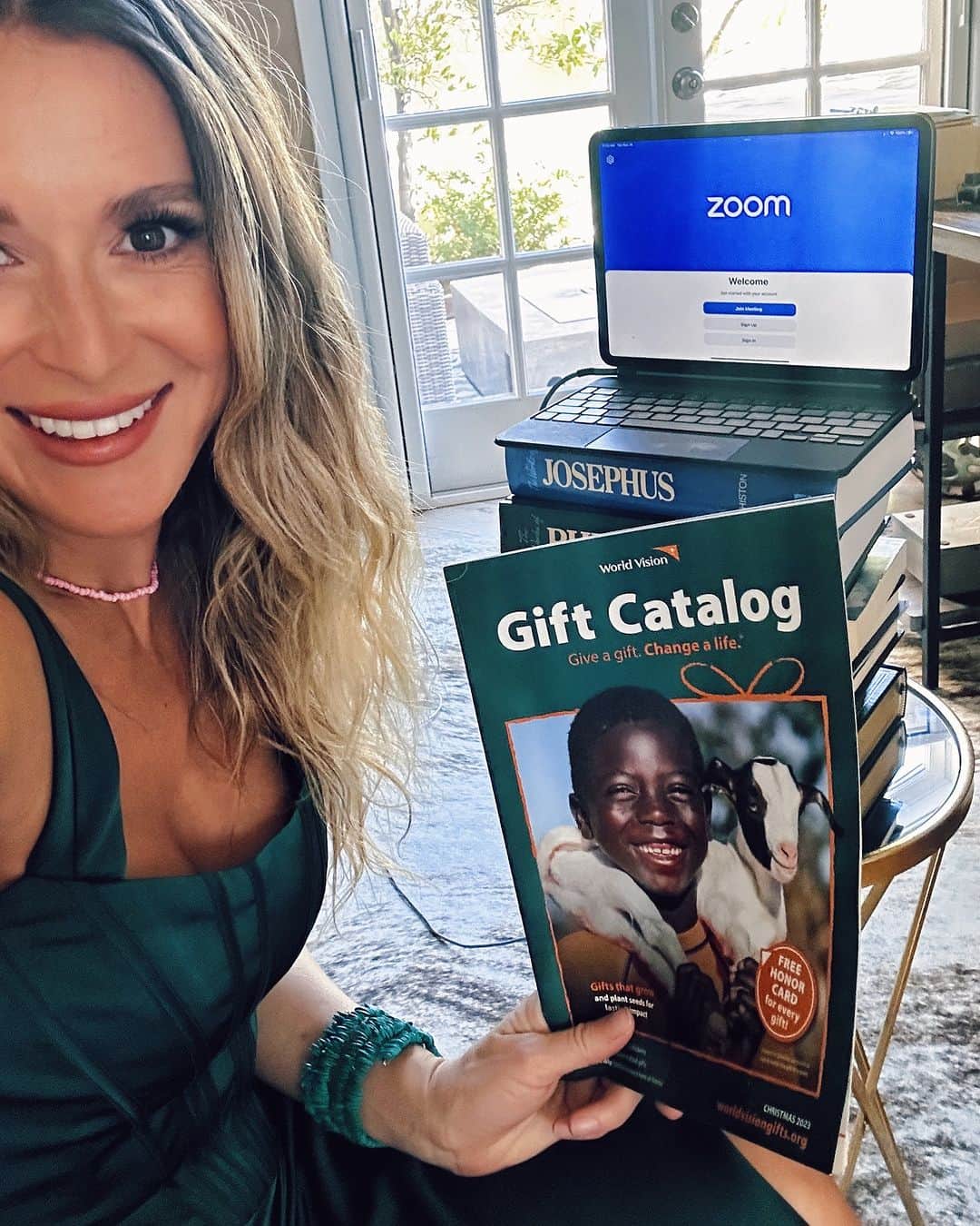 アレクサ・ヴェガのインスタグラム：「Shout out to @worldvisionusa for empowering families all over the world!!! ♥️♥️♥️ (thank you @azazieofficial for making me feel pretty for this special day!)」