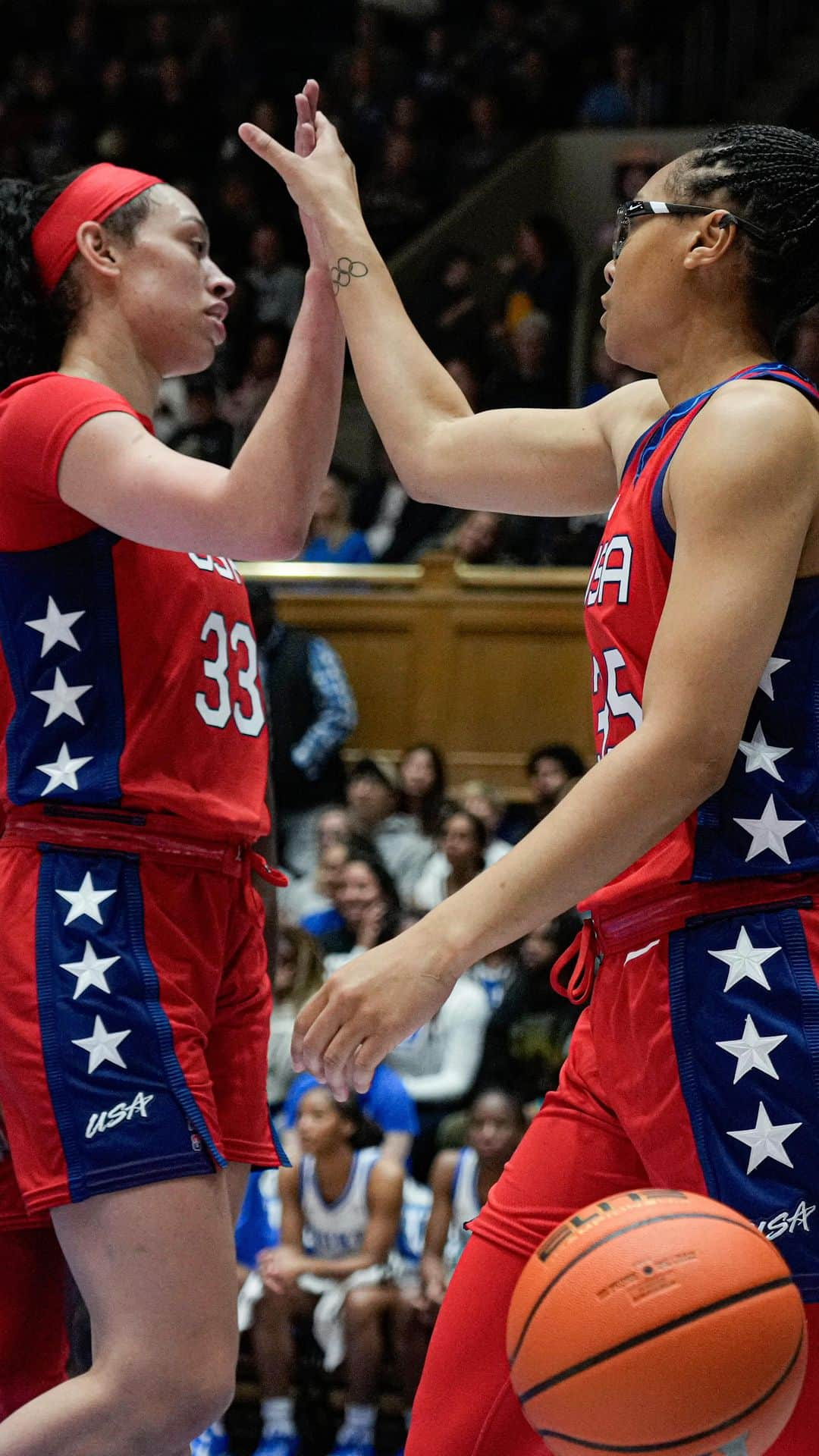 USA Basketballのインスタグラム：「The next step toward Paris 🥇  Sights & sounds from the 🇺🇸 #USABWNT’s exhibition tour versus 🧡 @ladyvol_hoops & 😈 @dukewbb 👆」