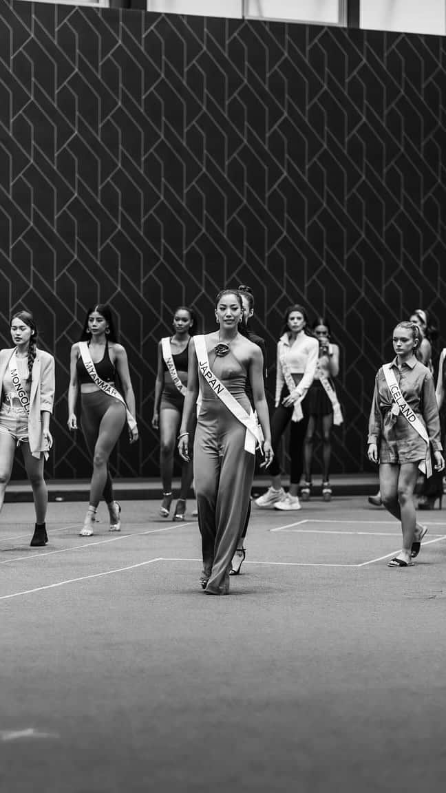 のインスタグラム：「Special moments during rehearsals✨  Don’t forget to purchase your virtual ticket for the preliminary competition and the national costume show. (Link in Bio) 📺  #missuniverse #72ndmissuniverse #rehearsals」