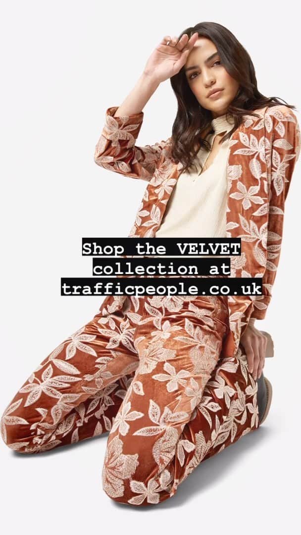 トラフィックピープルのインスタグラム：「💥Trend alert: VELVET 💥  Key for AW23, velvet is the ultimate in both elegance and comfort 🖤  Power up with our suit jackets and trousers, or play it down with a simple velvet tee and your favourite denim. Not to mention our cute mini-dresses and jumpsuits – you name it, we’ve got it covered💪🏼  But which will be in YOUR wardrobe?  #velvet #velvetdress #velvetcollection #trafficpeople #fallinlovewithtp」