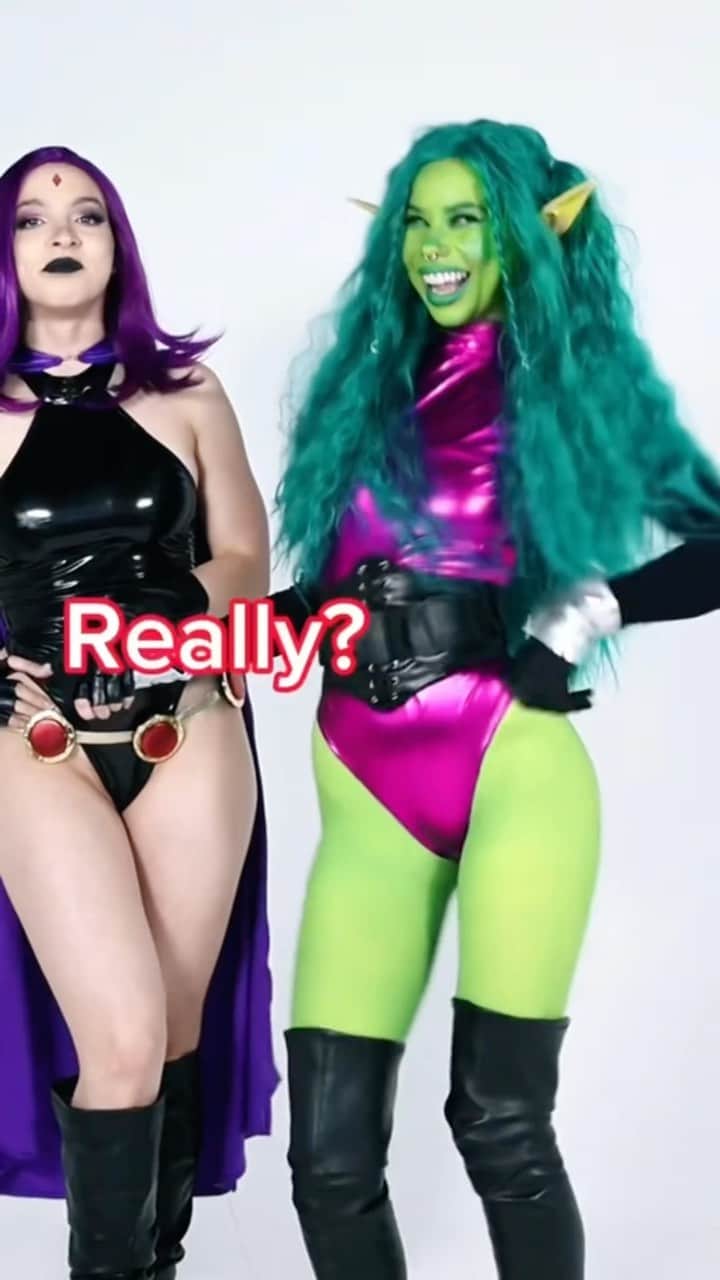グレッグ・サイプスのインスタグラム：「All we need is love. #bbrae all day 🌈💚💜 @tarastrong @missbrisolo @snitchery #teentitans #beastboy #raven #cosplay #fangirls」