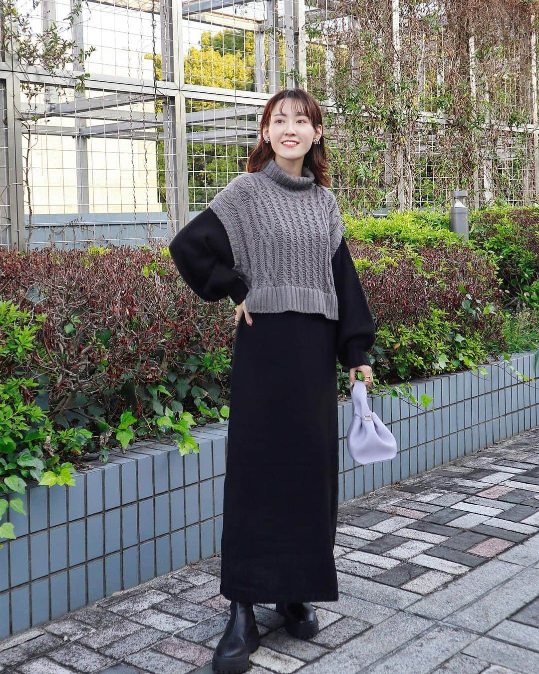 高橋晴香さんのインスタグラム写真 - (高橋晴香Instagram)「#coordinate ⁡ ⁡ グレー×ブラックコーデ🩶🖤 ⁡ ⁡ ようやく冬らしい気候になってきた！笑　 ⁡ ⁡ むしろ急に寒くなったから、カラダがついていかない🥹笑 ⁡ ⁡ @millioncarats_official のレイヤードライクニットワンピ🧶 ⁡ ⁡ レイヤード風デザインになってて、コーデに悩まず簡単にお洒落が叶うニットワンピ✨ ⁡ ⁡ ボリューム袖が程よい甘さをプラス♡ ⁡ ⁡ ゆったりシルエットで、こなれ感も👌 ⁡ ⁡ 今ミリオンカラッツで色々なイベントやってるみたい❣️ ⁡ ⁡ 安くなるクーポンや、ポイント還元＋20%UP🤍 ⁡ ⁡ @millioncarats_official をフォロー&対象投稿をリポストでお洋服プレゼントしてくれるそう🎁 ⁡ ⁡ 詳しくはアカウントを見てみてね🥰 ⁡ ⁡ ⁡ ⁡ #PR #millioncarats #ミリオンカラッツ #コーデ  #code #outfit  #ootd #fashion #お洋服 #晴香コーデ #ワンピコーデ  #ニットワンピ #ニットワンピコーデ #きれいめカジュアル #大人カジュアル #大人カジュアルコーデ #シンプルコーデ #秋冬コーデ #ブーツコーデ」11月14日 20時36分 - haruka_takahashi0127