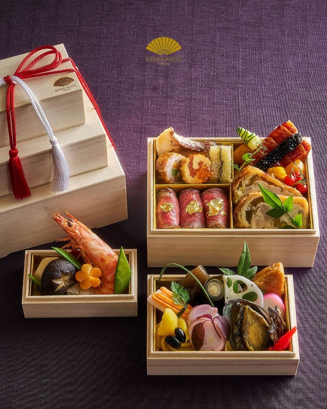 Mandarin Oriental, Tokyoのインスタグラム：「Celebrate the New Year with our exquisite single-serving Japanese-Western fusion Osechi, traditional Japanese New Year delicacy, presented in a three-tiered arrangement. Delight in classic offerings that incorporate traditional New Year's "lucky charms", such as lobster and abalone confit, alongside chef-curated specialties like Tochigi prefecture's gold leaf-infused beef roast and the exquisite Yawatamaki featuring rare Premium Pork from Iwate prefecture.  Enjoy a luxurious start to the new year with our mouthwatering Osechi.  毎年人気の、お一人さまからお楽しみいただける三段重箱入り和洋折衷のおせち。 新年の始まりに相応しく、オマール海老や鮑のコンフィなどの伝統的なおせちの縁起物を取り入れた一品から、金箔をあしらった栃木県産の国産牛ローストや岩手県産の希少なプラチナポークで作る、八幡巻きなど、一品一品心を込めてご用意しました。 彩り豊かな味わいを楽しめる贅沢なおせちで、2024年をスタートしてみませんか。 … Mandarin Oriental, Tokyo @mo_tokyo  #MandarinOrientalTokyo #MOtokyo #ImAFan #MandarinOriental #Nihonbashi #osechi #Japansenewyear  #osechi #マンダリンオリエンタル #マンダリンオリエンタル東京 #東京ホテル #日本橋 #日本橋ホテル #おせち #お正月」