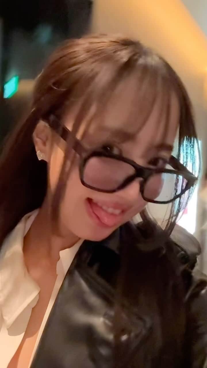 川谷花音のインスタグラム：「誰のメガネなの？😂😂😂😂😂」