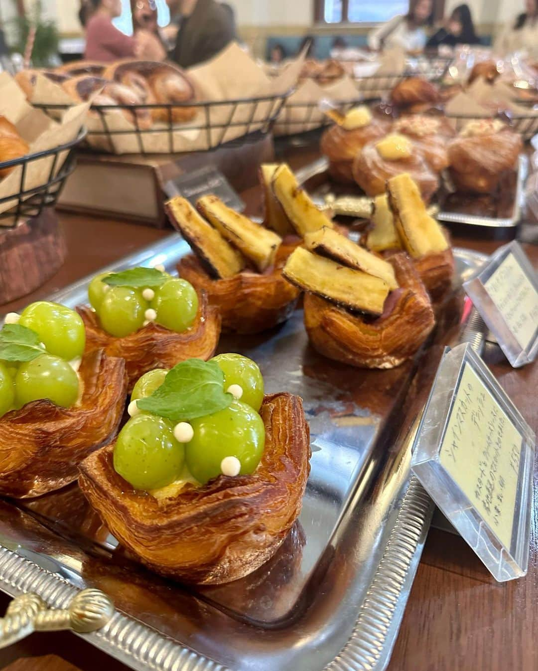 牧野結美さんのインスタグラム写真 - (牧野結美Instagram)「どれを食べても美味しすぎた🍞🥐🥖  @bread.espresso.and.sakaisuji の店内は、 レトロ可愛い雰囲気🫶🏻🌸 そして、ランチはパン食べ放題なんです🤤  全種類食べたくて完全に食べすぎました🫠💗笑  #パンとエスプレッソと #パンとエスプレッソと堺筋倶楽部 #パン食べ放題 #パン食べ放題ランチ #大阪ランチ #パンランチ」11月14日 20時46分 - yumi_makino_