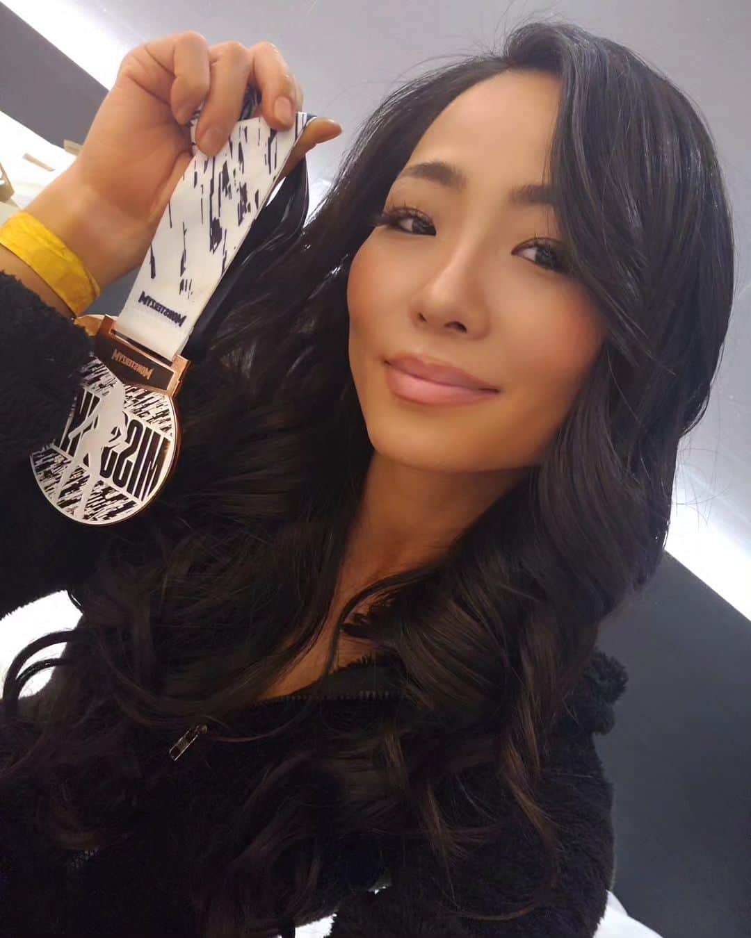 永吉令奈のインスタグラム：「2023.11.11 KOREA🇰🇷NPC NATURAL CHAMPIONSIPS  Open bikini class B 3rd place 🥉  アジアでは韓国で年に数回、ナチュラルのコンテスト(厳格にドーピングが禁止とされている大会)が開催されており、今回こちらに出場して参りました。  応援してくださった皆様、 スケジュールの調整にご協力頂いた皆様のおかげで今回も貴重な経験が出来ました。  ありがとうございました。  終わったあとにすごく悔しい気持ちが残った大会でした。  当日も色んなことがうまくいかず、 たくさんストレスも感じました。  それも全部やってみたからこそ得られた経験であり、私の財産。  ガンダムみたいなセットは初めて見たし、そこから出ていくのも面白かったです笑 ※3枚目参照 ※4枚目はガンダムの背中  EXPOもプロショーもあって 二日間、濃厚なイベントを楽しみました😊  色んな刺激を受けた韓国の旅でした🇰🇷✨️  またリスタートしてがんばります⭐️」