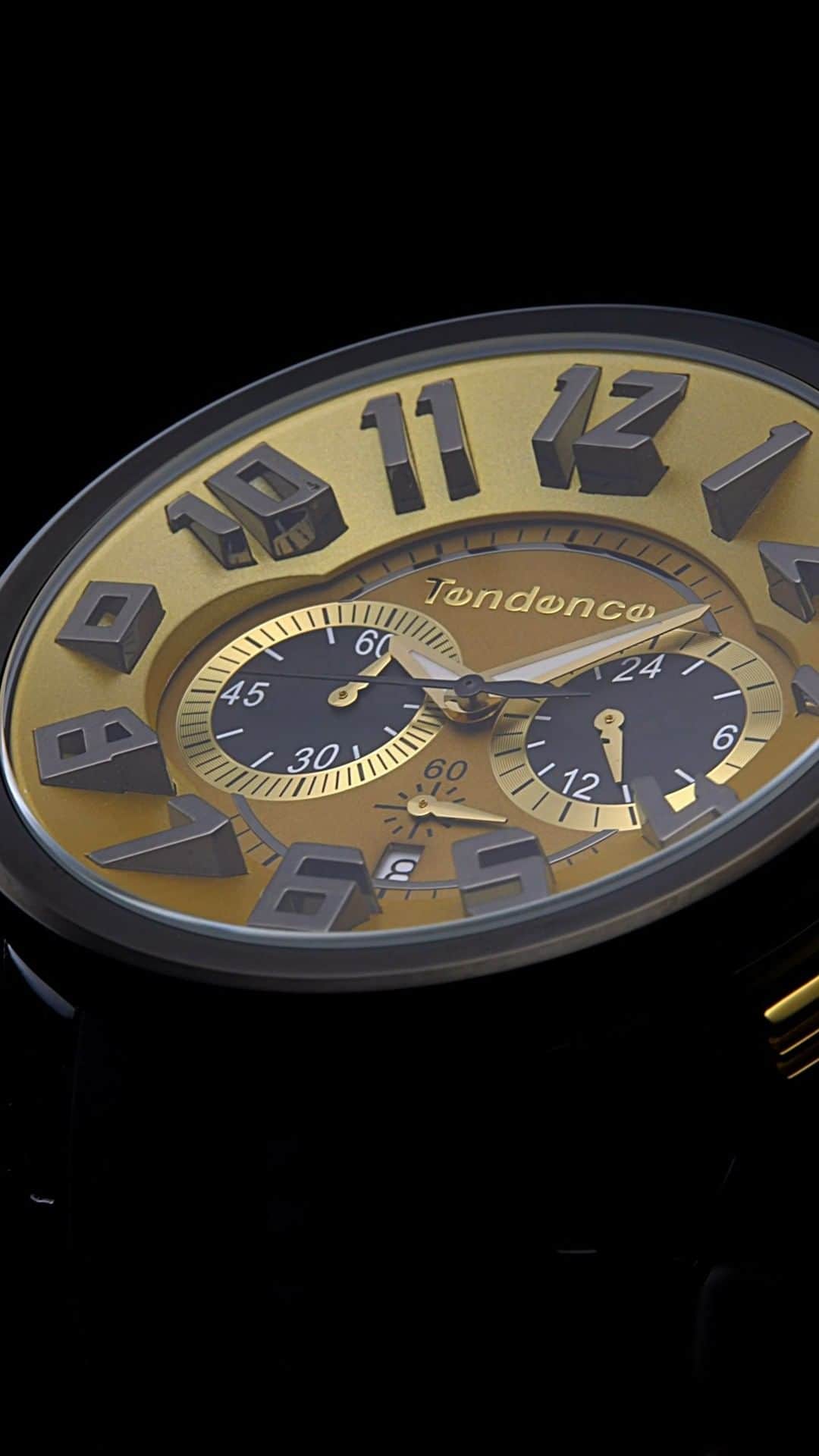 Tendencejapanのインスタグラム：「NEW！ Tendence GULLIVER  Round　GOLD  深く記憶に残る、魅惑的な黄金カラー。 公式オンラインサイトにて先行発売中。  TY046027 ￥56,100（tax in）  ■販売店■ ・テンデンス公式オンラインサイト https://www.tendence.jp/  #tendence #テンデンス」