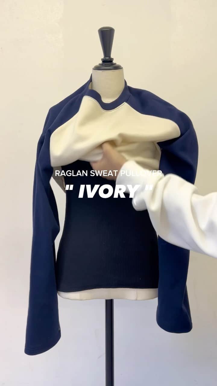 AR Holidayのインスタグラム：「✔︎NEW ARRIVAL ラフに１枚で着こなせる定番ラグランT。 程よい厚みとゆとり感で、冬場でもレイヤードスタイルで◎ ㅤㅤ ※11/16 〜 coming soon. ━━━━━━━━━━━━━━━ ㅤㅤ #ラグランスウェットプルオーバー COLOR : IVORY.CHACOALGRAY.NATURAL PRICE : ¥3,960 TAXIN ㅤㅤ ━━━━━━━━━━━━━━━ ㅤㅤ ※撮影環境の加工感により、実物と色味が異なる場合がございます。 実物に近い色味はZOZOTOWNページ内画像をご参照ください。  #auntierosa#arholiday#holiday#auntierosaholiday#アンティローザホリデー#ホリデー#アンティローザ#2023AW#zozotown#zozotown購入品#ファッション #ワンマイルコーデ #イエベ #ブルベ #秋コーデ #冬コーデ#シンプルコーデ#モードカジュアル #リラックス #リラックカジュアル #大人カジュアル #大人ファッション」