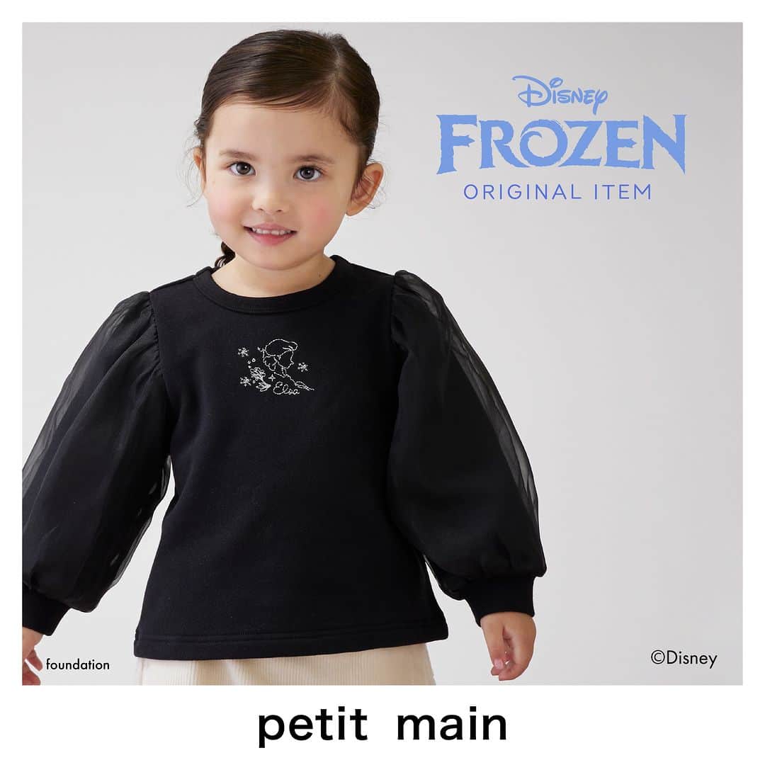petit mainさんのインスタグラム写真 - (petit mainInstagram)「. 　 　 Disney100周年を記念して スペシャルアイテムが発売！ 　 〈アナと雪の女王〉デザインは今回初登場。 　 全国のプティマインショップにて 11月15日(水)より順次発売スタートです。 　 袖のふんわりチュールにはキラキラのラメが 入って可愛い♡　プリンセスの刺繍もラメで入って、 少し大人なデザインが心をくすぐりますね。 　 合わせやすいデザインなので 色々なコーディネートを楽しめます。 　 　 【Disney】 キラキラパフトレーナー 80〜130cm 品番：9634214 価格：¥2,860（税込） 　 〈ラベンダー〉 【リンク】ラップスカパン 80〜130cm 品番：9634103 価格：¥2,860（税込） 　 ウール混リブタイツ 80〜130cm 品番：9634402 価格：¥1,430（税込） 　 バレエフラットシューズ 14-19㎝ 品番：9633414 価格：￥3,520(税込) 　 〈クロ〉 スカート付きレギンス 80〜130cm 品番：9634105 価格：¥2,860（税込） 　 ウエスタンブーツ 14-19㎝ 品番：9633417 価格：￥3,960 (税込) 　 〈シロ〉 カットコールフレアパンツ 80〜130cm 品番：9634106 価格：¥2,090（税込） 　 イブルショルダーバッグ F 品番：9633435 価格：¥2,530（税込） 　 バレエシューズ 14-18㎝ 品番：9633424 価格：¥3,520（税込） 　 　 　 　 モデル着用 model girl：身長93㎝ / 着用90㎝ model girl：身長98㎝ / 着用100㎝ 　 　 　 〈ご注意〉 ※写真はサンプルで撮影しています。色・デザインが多少が異なる場合がございます。 ※入荷、在庫状況は店舗によって異なる場合がございます。ご利用の店舗までご確認ください。 ※ナルミヤオンラインでは入荷次第順次発売となります。入荷、在庫状況について詳しくはナルミヤオンラインまでご確認ください。 ※instagram利用規約に基づき、投稿のコメントを削除させていただく場合がございます。 @narumiyaonline_official 　 　 　 #disney #ディズニー #mickeymouse #ミッキーマウス #petitmain #プティマイン #プティキッズ #プティの新作 #女の子ベビー #男の子ベビー #むすめふく #むすこーで #女の子コーデ #男の子コーデ #女の子服 #男の子服 #女の子コーディネート #男の子コーディネート #子どものいる暮らし #子どもと暮らす #子供服 #子供服通販 #新生児服 #赤ちゃんのいる暮らし #子育てグラム #instafashion #instagood #限定 #限定アイテム #限定ウェア」11月14日 21時01分 - petitmain_official