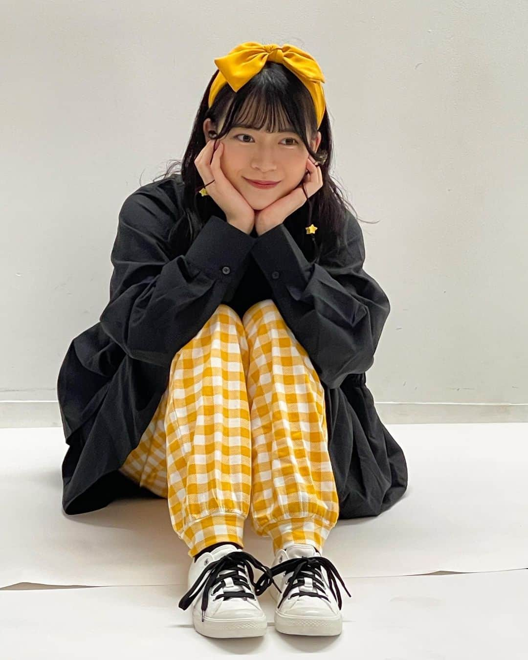 高岡薫さんのインスタグラム写真 - (高岡薫Instagram)「TOKYO COL-CUL COMEDY ～YELLOW&BLACK～ ビジュアル撮影がありました！星がたくさんついてて可愛い〜💫  #カルコメ #ビジュアル撮影 #オフショット #舞台 #コメディ」11月14日 20時54分 - kaorumba1129