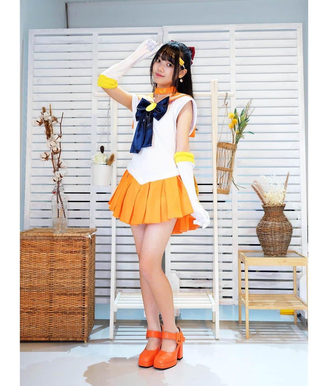 流石夏恋のインスタグラム：「🧡  #愛野美奈子 ⋆⋆🌙·̩͙‪⋆͛  セーラーヴィーナスかれんʚ🎀ɞ 来年の𝕙𝕒𝕝𝕝𝕠𝕨𝕖𝕖𝕟‪もいっしょに楽しもね😻‪🫶🏻💕  来年の約束は今年にするタイプ~🩷🗝笑   #yumeadocitron #夢アドシトロン #jc2 #sjc #09   #14歳 #セーラーヴィーナス #コスプレ #jcアイドル」