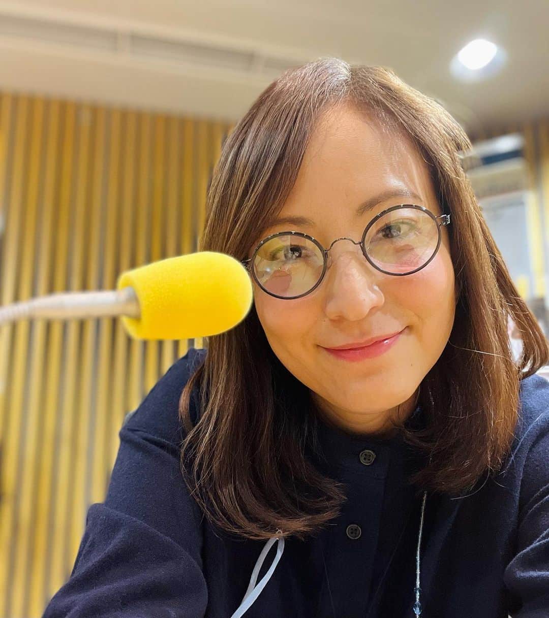 鈴木杏樹さんのインスタグラム写真 - (鈴木杏樹Instagram)「オールナイトニッポンMUSIC10✨ 火曜日😍　生放送でお送りしますっ❣️  Music10の 当番日誌✨ お道具箱✨ タブレット✨ ターンテーブル✨ をご紹介致しましたぁ💕  コレらに囲まれてお届けしておりますっ❤️  今夜も✨ #ミュージック10  をつけて たくさん✖️クスクスしてくださいね🤭✨  今夜のメールテーマは 「あなたのちっちゃなこだわり教えて！」  白湯はチン！では作らない！湯呑みで飲む！ 朝は必ずベランダでコーヒーを飲む 字を書く時は必ず万年筆！ 万年筆と靴を合わせて選ぶ！ 手帳を持たない！ 椅子に鞄は置かない、椅子は座るもの！ 左足から靴を履く！ ・・などなどなどなど （コレらは番組スタッフさん達のこだわり🤭）  わたしのちっちゃなこだわりは・・・❣️ 番組内でお話しますね！😆  皆さんのちっちゃなこだわり♡ 送ってくださいね❣️  10@1242.com  です😍✨✨  #鈴木杏樹　#AnjuSuzuki  #オールナイトニッポンmusic10  #ニッポン放送 #radiko #タイムフリー #こだわり #ちっちゃなこだわり #当番日誌 #お道具箱 #ターンテーブル #タブレット」11月14日 20時58分 - anju.suzuki_official